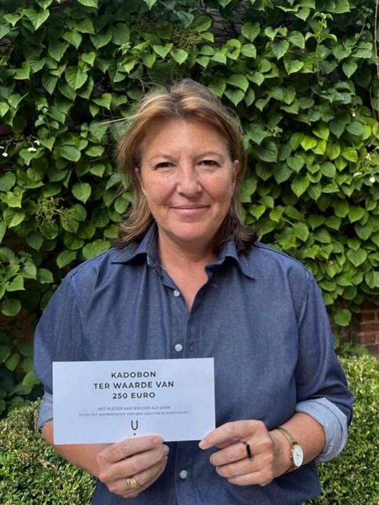 Hilde, dankjewel om 1 van jouw knappe dochters naar Uma door te sturen! Geniet van jouw cadeaubon tw